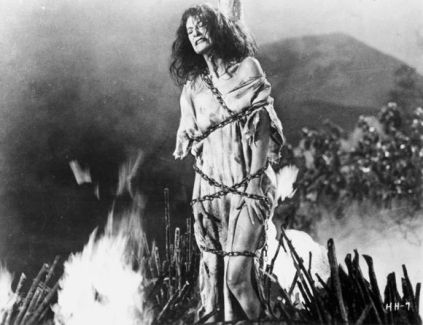 horror-hotel-witch-burning