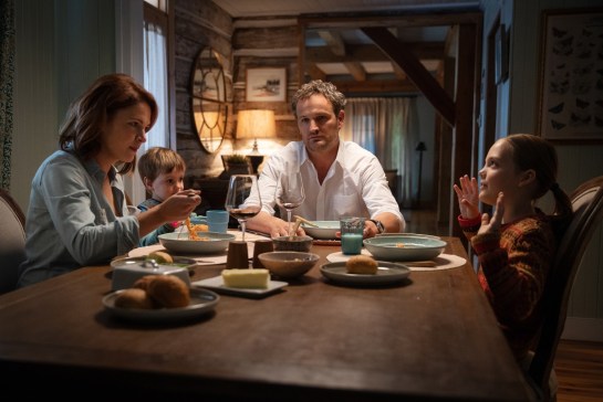 Amy Seimetz as Rachel, Hugo Lavoie as Gage, Jason Clarke as Louis and Jeté Laurence as Ellie in PET SEMATARY, from Paramount Pictures